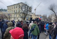Митинг в защиту Стерненко: люди отправились к ГПУ, требуя отставки Венедиктовой. В ход пошли фаера и петарды