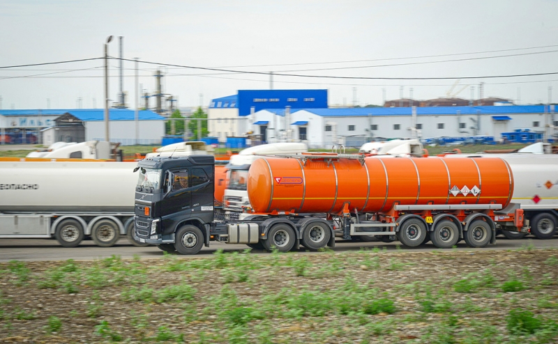 Новак предложил ввести запрет на продажу бензина трейдерами