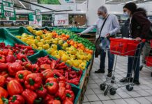 Инфляция в России ускорилась до максимума с февраля 2016 года