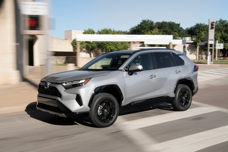 Ещё один посвежевший Toyota RAV4: новая оптика и расширение гаммы