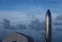 Маск планирует отправить на орбиту самую большую ракету в мире в январе 2022 года