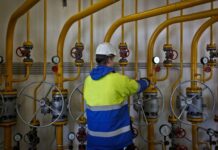 Биржевая цена на газ в Европе превысила $1800