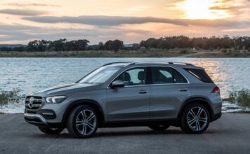 Спрос на автомобили подороже: пандемия не мешает премиальным брендам наращивать продажи в РФ