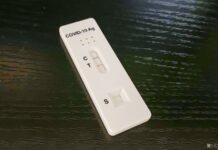 Франция стала лидером Европы по числу заражений ковидом