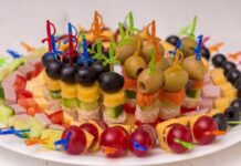 Канапе: виды, когда будет уместно, где заказать доставку