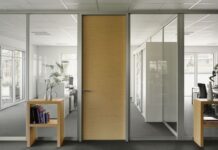 Офисные двери: особенности конструкции, виды, что учесть при выборе