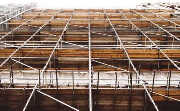 Фасадные леса: область применения, конструктивные особенности