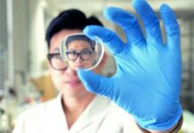 Ученые разработали противотуманное покрытие, которое самоочищается