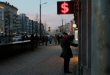 Орешкин предупредил о продолжении «экономической войны» против России