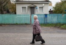 Средняя пенсия к 2026 году опустится ниже 30% средней зарплаты