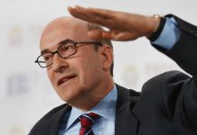 Гарвардский профессор заявил об угрозе «невероятной бедности» в России