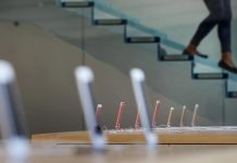 Минторг США расширил запрет на экспорт в Россию на смартфоны и