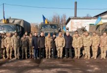 Порошенко привез разведчикам на северный фронт »Старлинки», радиостанции и другую помощь