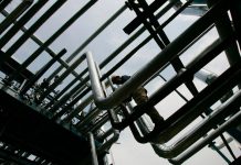 Новак сообщил о перенаправлении 20% поставок нефти из Европы в Азию