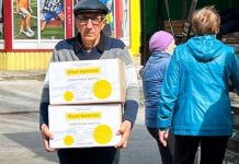 В Славянске приступили к выдаче проднаборов от Фонда Рината Ахметова