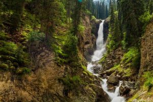 Барскоонский водопад в Кыргызстане: удивительное красивое место