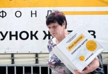 В Днепре переселенцам из Бахмутского района выдают продуктовые наборы от Фонда Рината Ахметова: где получить