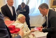 Владимир Ободзинский, герой Музея »Голоса Мирных» Фонда Рината Ахметова, встретился с Папой Римским