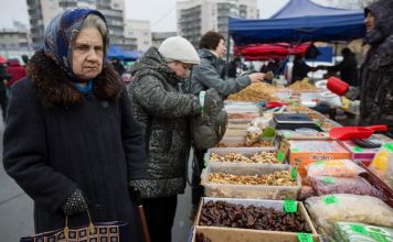 Эксперты предложили «социальные» полки в магазинах для пенсионеров