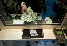 Где и как купить доллары США в Варшаве? Советы и рекомендации