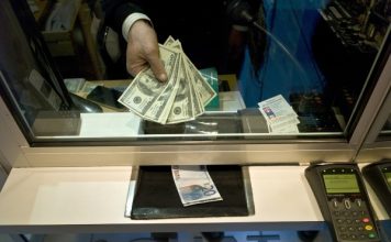 Где и как купить доллары США в Варшаве? Советы и рекомендации