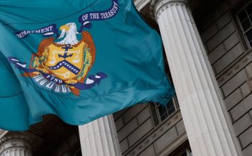 Россия в октябре более чем в два раза снизила вложения в госдолг США