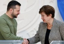 Украина получит $900 млн от МВФ