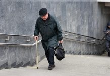 Ученые выявили вытеснение работающих пенсионеров из госсектора