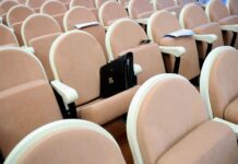 Эксперты оценили свое влияние на «кол», а работу чиновников — на