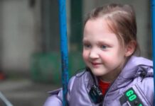 «Хочу, чтобы закончилась война»: история 6-летней Вероники из разрушенного дома в Днепре в музее «Голоса мирных» Фонда Рината Ахметова