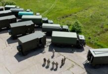 О них напишут в учебниках истории: Порошенко усилил эффективность подразделений ПВО и военной авиации спецтехникой