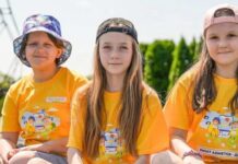 Помощь психологов, отдых и профориентация: в Закарпатье Фонд Рината Ахметова устроил «Блогер Кемп» для пострадавших от войны детей и подростков