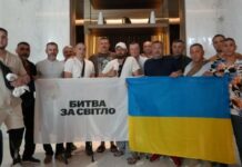 Усик поблагодарил ветеранов за поддержку перед поединком с Фьюри