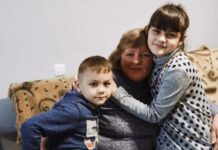 «Ни один ребенок не попал в интернат»: Фонд Рината Ахметова поделился советами патронатной воспитательницы 15 детей из Харьковщины