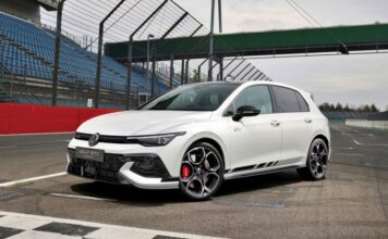 Обновлённый VW Golf GTI Clubsport: премьера на Нюрбургринге без рекорда