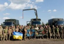 Порошенко привез защитникам Волчанская FPV-дроны, окопный РЭБ, «Сахарки» и другую технику