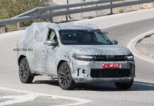 Старший брат Дастера: семиместный кроссовер Bigster проехался на камеру