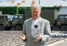 На войне каникул не бывает: Порошенко везет на фронт очередную партию дронов и окопных РЭБ