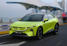 Новый кроссовер Mazda CX-6e: первые изображения