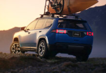 Jeep Cherokee следующего поколения показался на новых официальных снимках