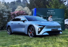 Седан Exlantix ES и кроссовер ET выходят на российский рынок, цены известны