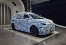 Прошедший ряд испытаний Mercedes-Benz VLE показался на новых фото