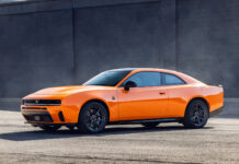 На американский рынок выходит новый бензиновый Dodge Charger