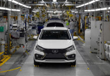 Собранные в Санкт-Петербурге седаны и универсалы Lada Iskra отправили дилерам