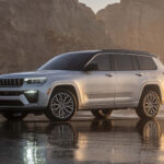 Посвежевший Jeep Grand Cherokee получил иное «лицо», подросший тачскрин и новый мотор