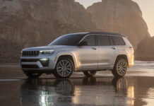 Посвежевший Jeep Grand Cherokee получил иное «лицо», подросший тачскрин и новый мотор